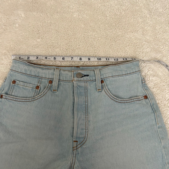 Levi’s Womens Premium High‎ Rise Baggy Shorts, Light Wash Size 28 - Picture 5 of 8